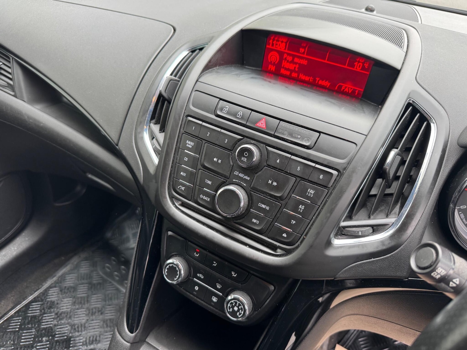 Used Vauxhall Zafira 2015 for sale - 77982616: Photo 32