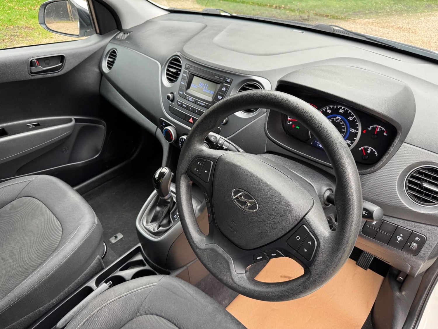 Used Hyundai i10 2018 for sale - 77853208: Photo 15