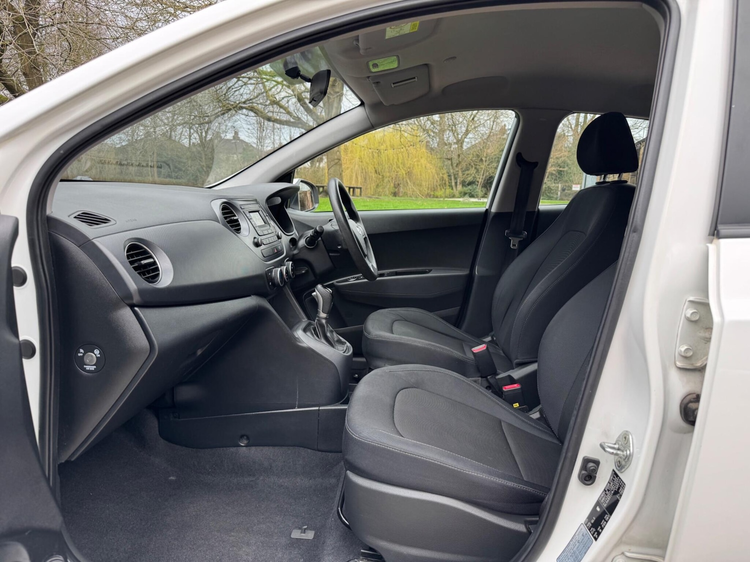 Used Hyundai i10 2018 for sale - 77853208: Photo 24