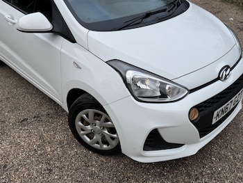 Used Hyundai i10 2018 for sale - 77853208: Photo