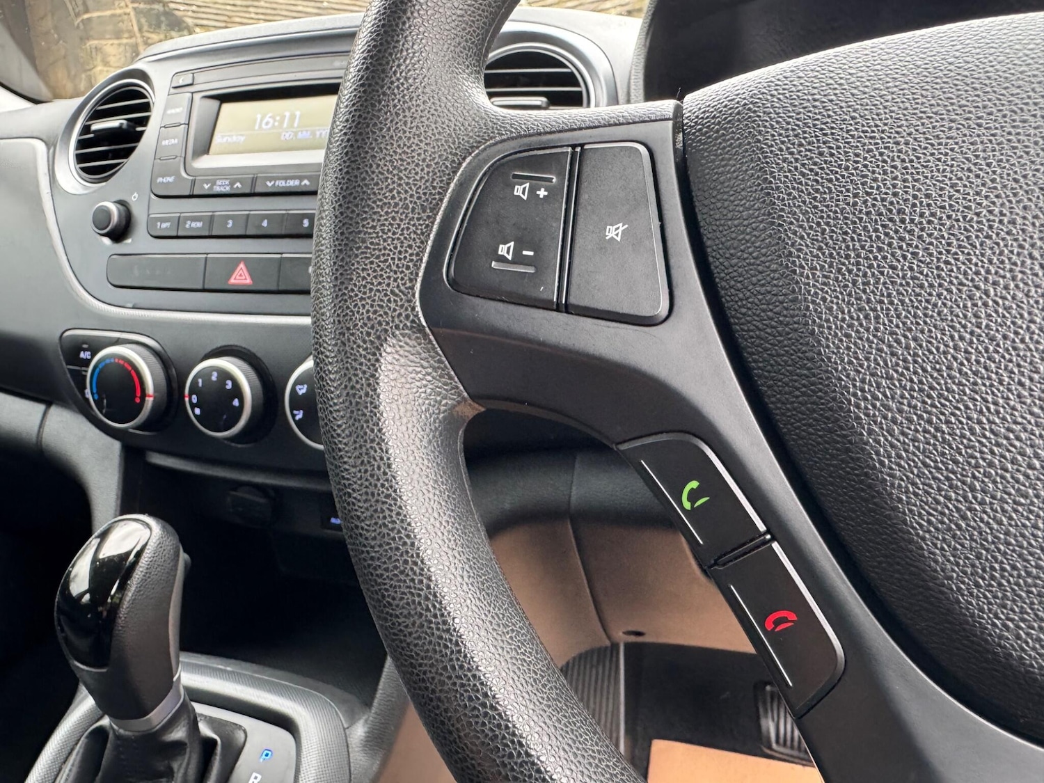 Used Hyundai i10 2018 for sale - 77853208: Photo 32