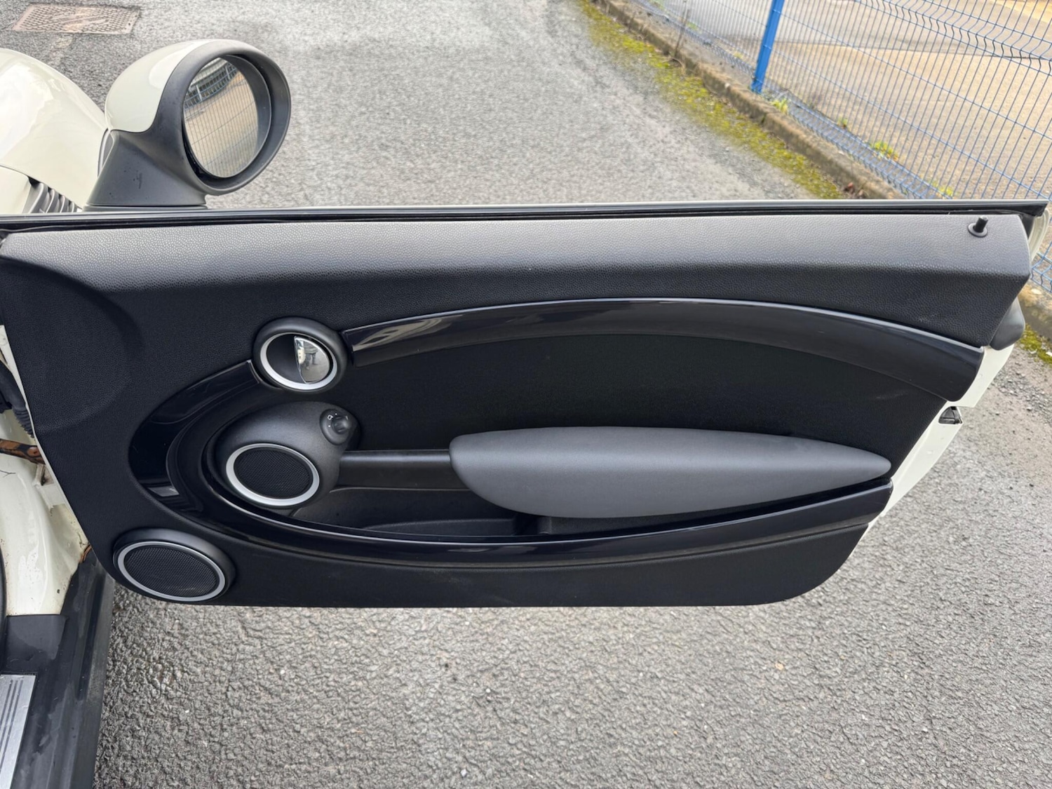 Used MINI Convertible 2009 for sale - 77633978: Photo 14