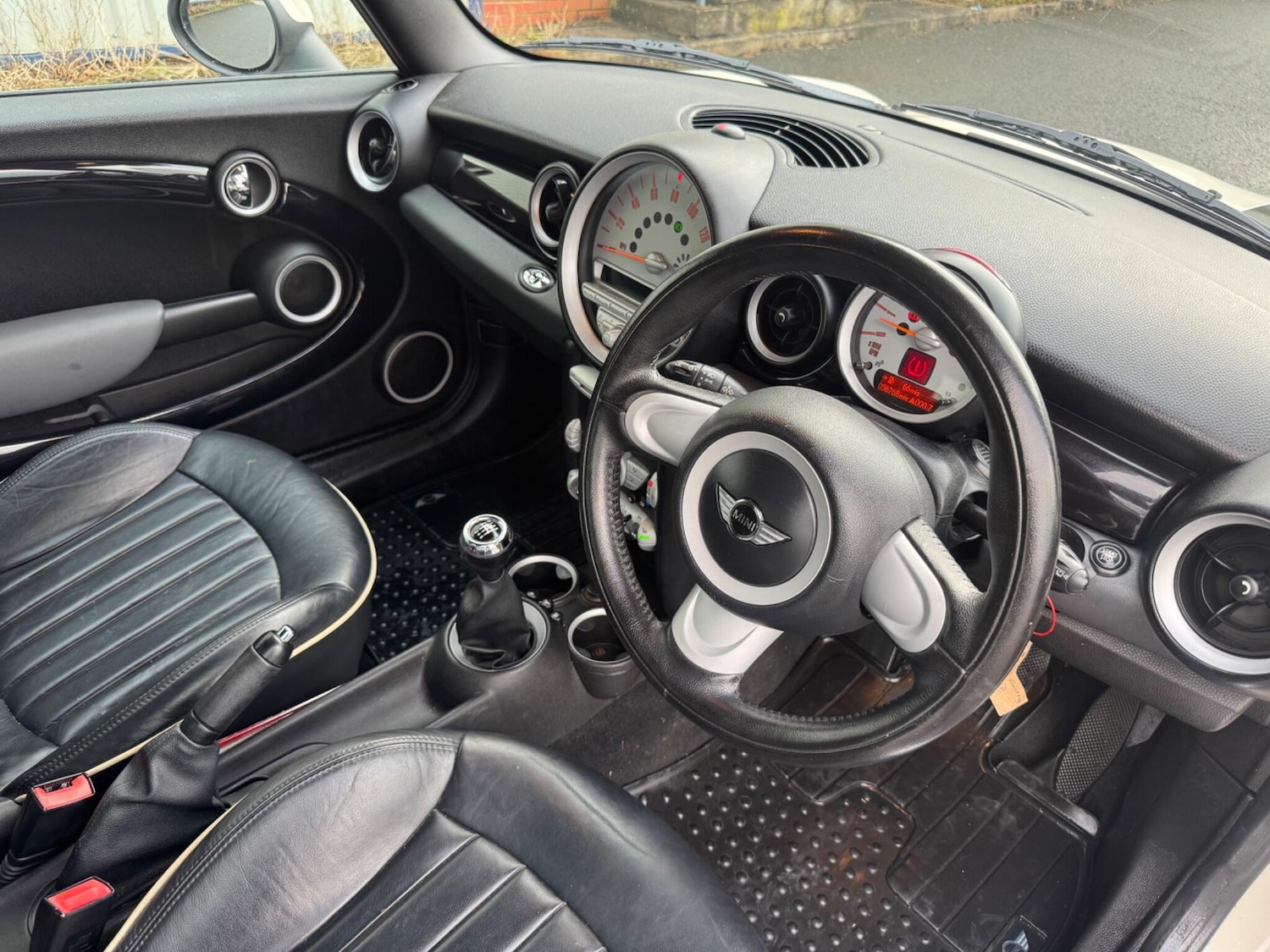 Used MINI Convertible 2009 for sale - 77633978: Photo 15