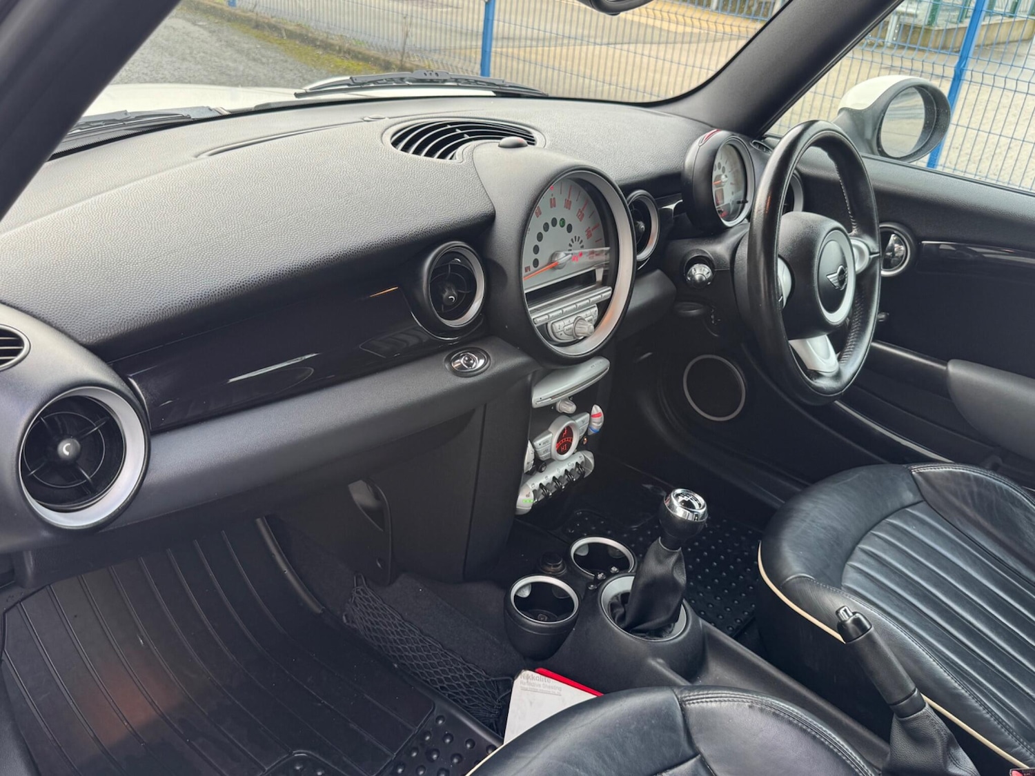 Used MINI Convertible 2009 for sale - 77633978: Photo 16