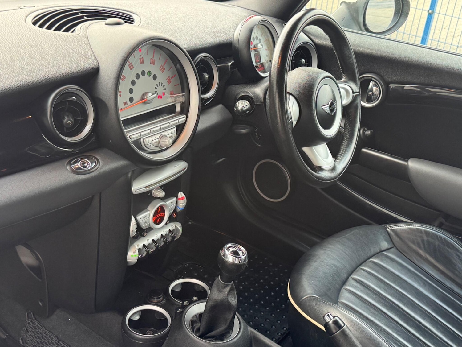 Used MINI Convertible 2009 for sale - 77633978: Photo 17