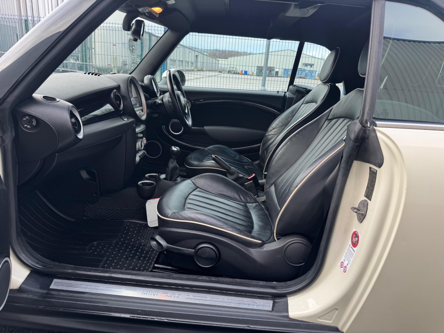 Used MINI Convertible 2009 for sale - 77633978: Photo 24