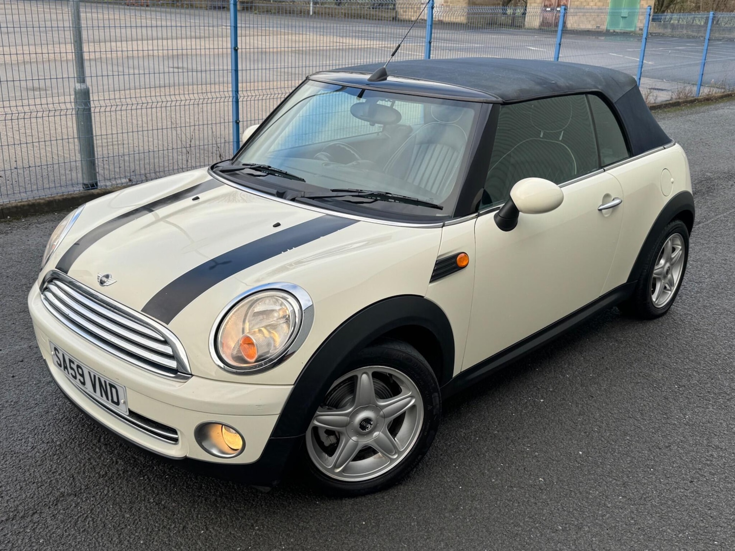 Used MINI Convertible 2009 for sale - 77633978: Photo 3