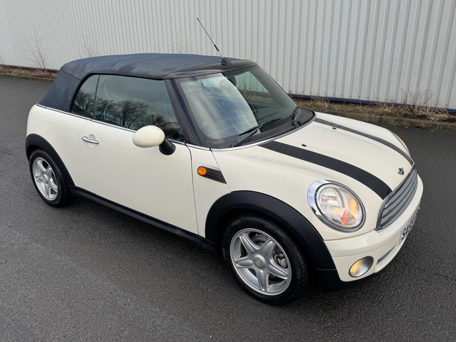 Used MINI Convertible 2009 for sale - 77633978: Photo 5