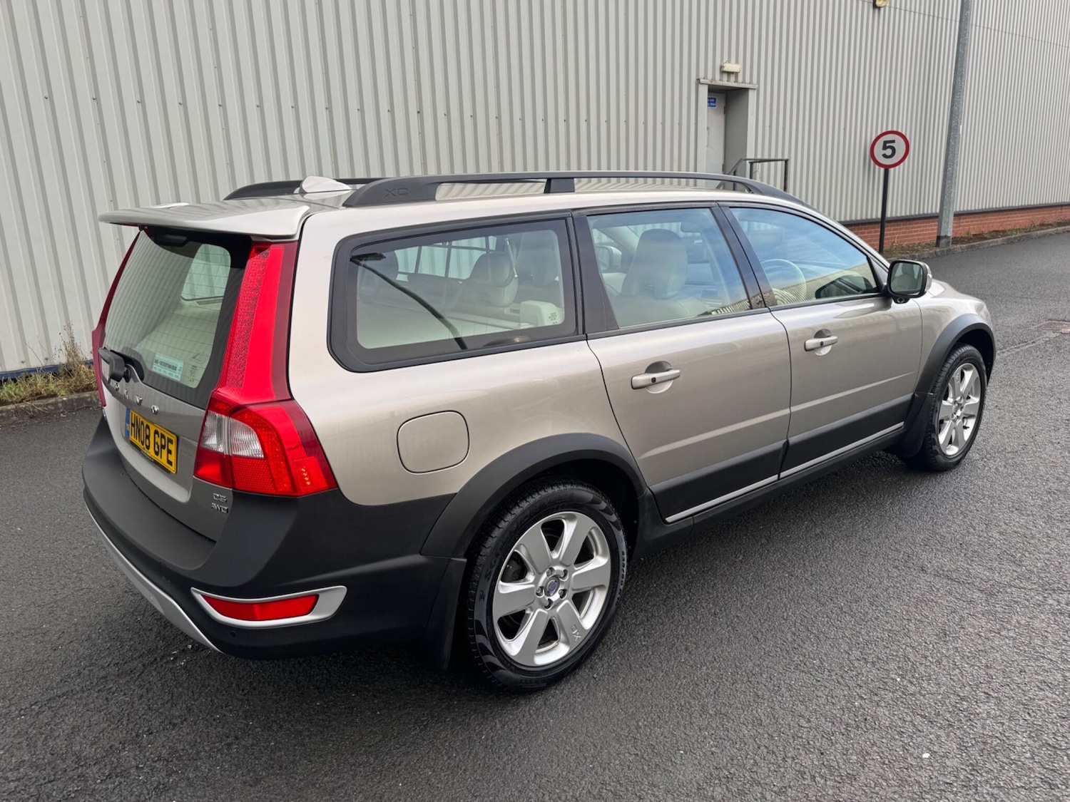 Used Volvo XC70 2008 for sale - 77229539: Photo 15