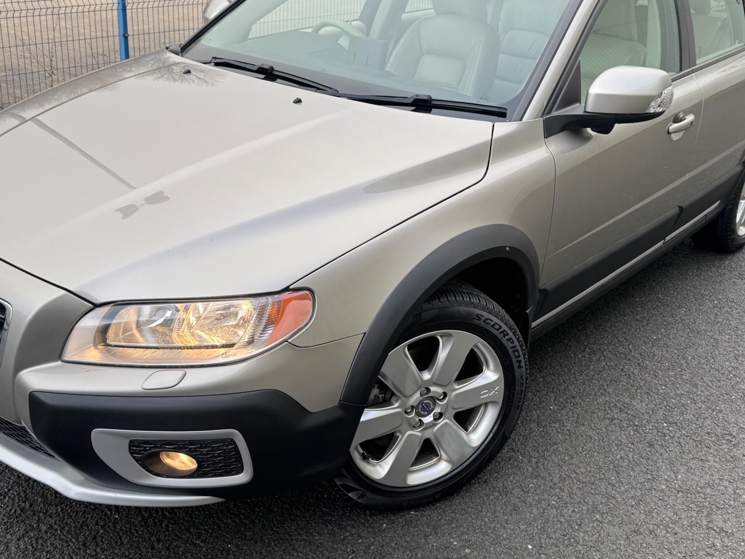 Used Volvo XC70 2008 for sale - 77229539: Photo 4