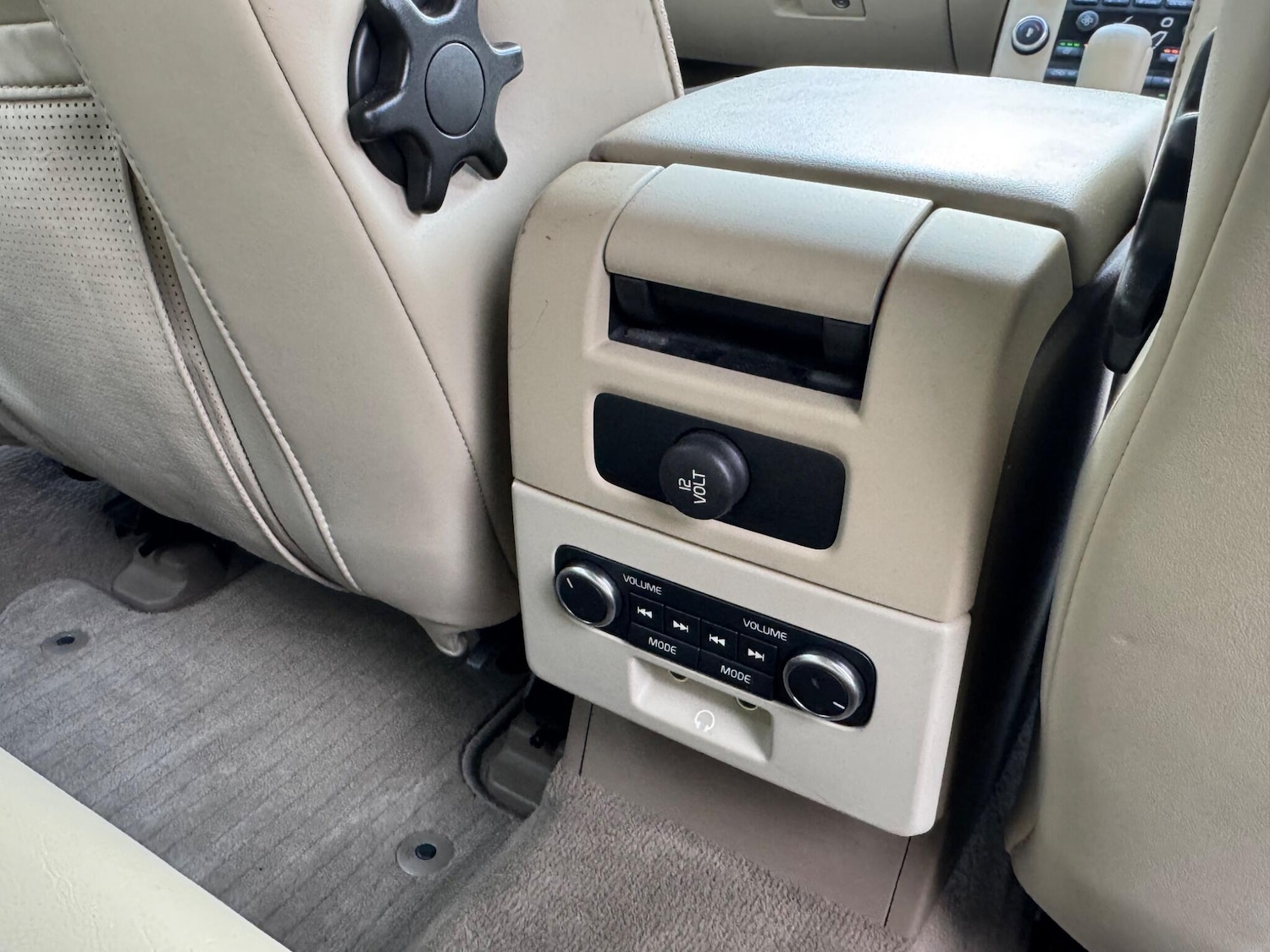 Used Volvo XC70 2008 for sale - 77229539: Photo 42