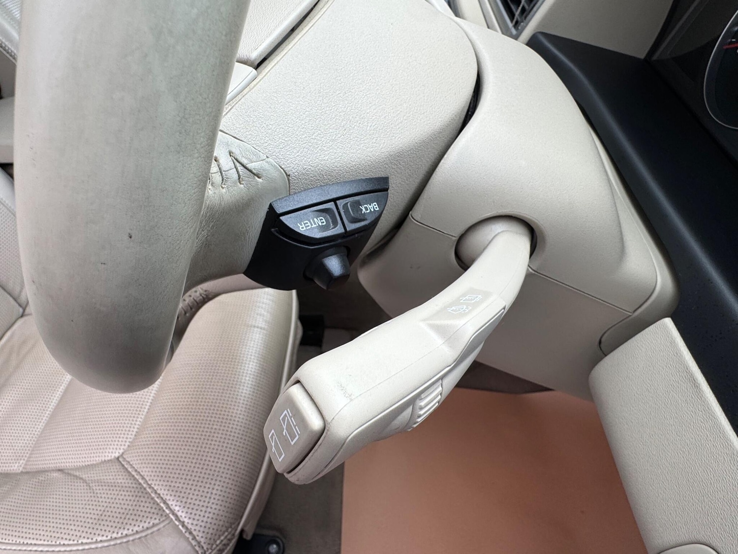 Used Volvo XC70 2008 for sale - 77229539: Photo 47