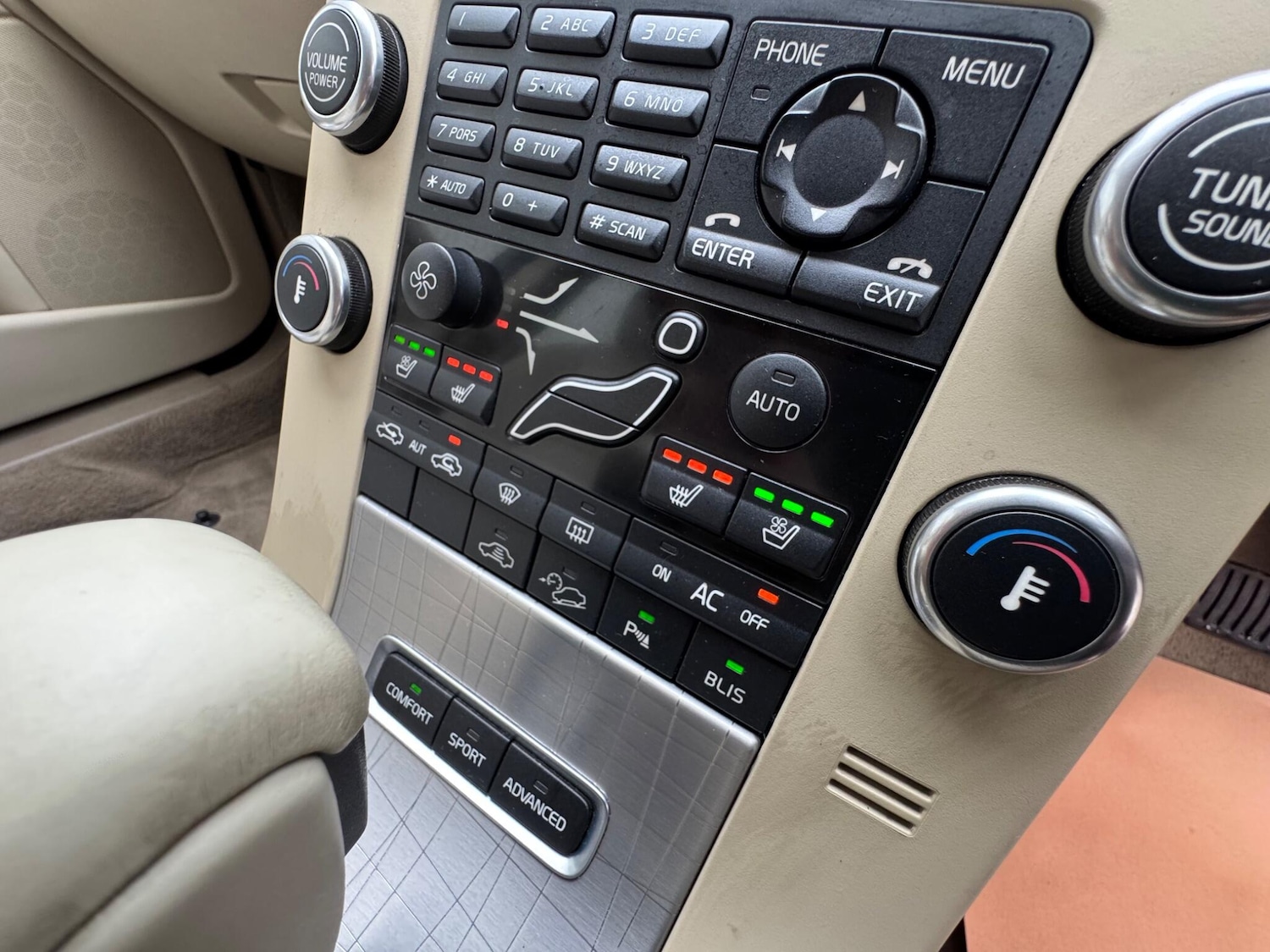 Used Volvo XC70 2008 for sale - 77229539: Photo 50