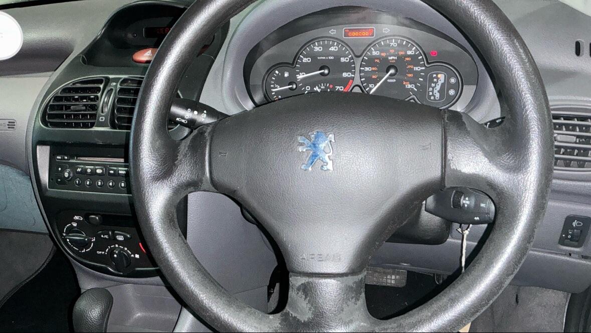 Used Peugeot 206 2001 for sale - 77456160: Photo 2
