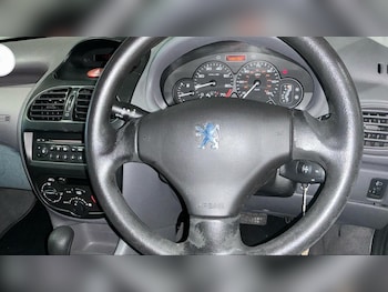 Used Peugeot 206 2001 for sale - 77456160: Photo