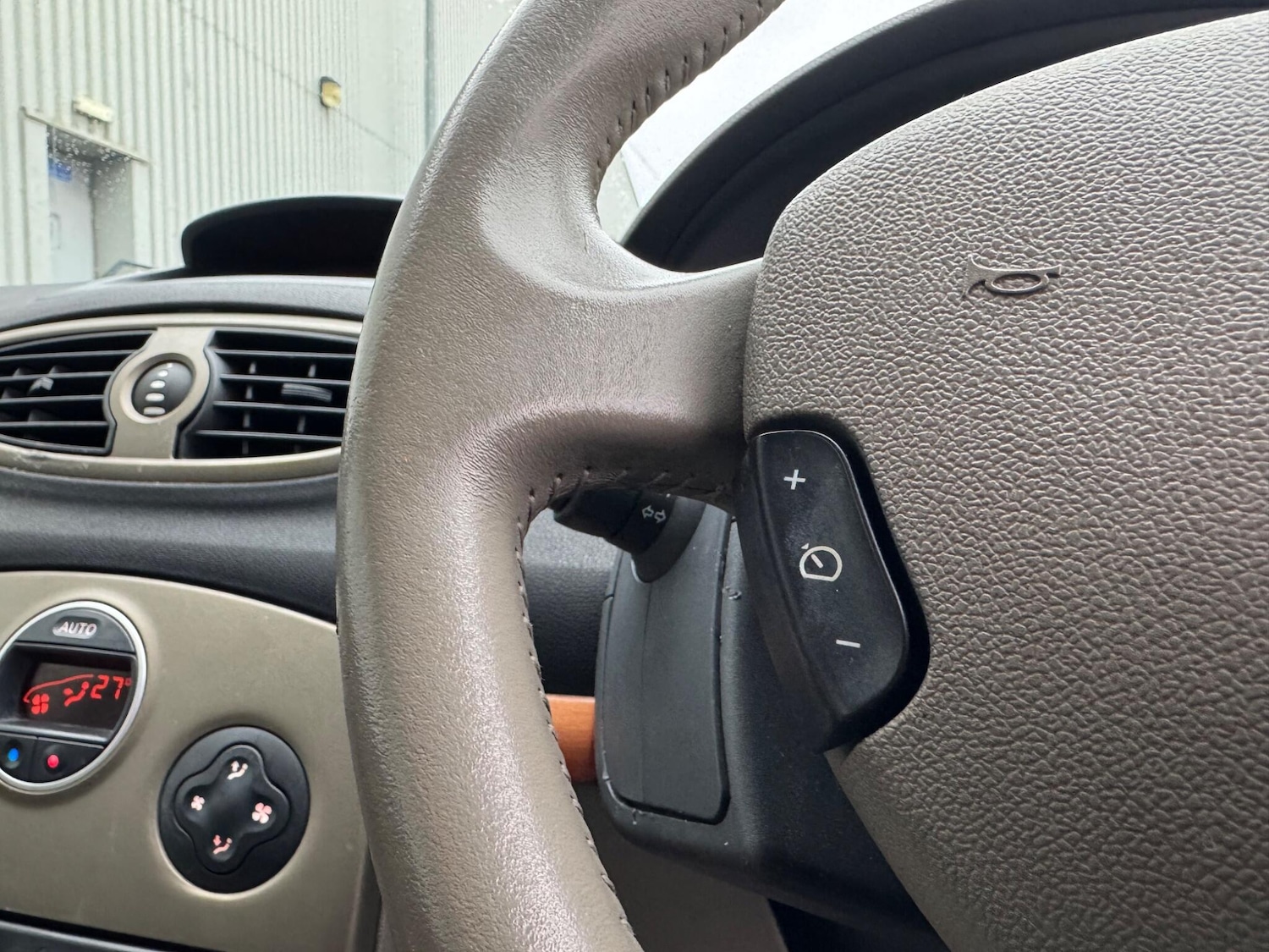 Used Renault Clio 2006 for sale - 77205091: Photo 32