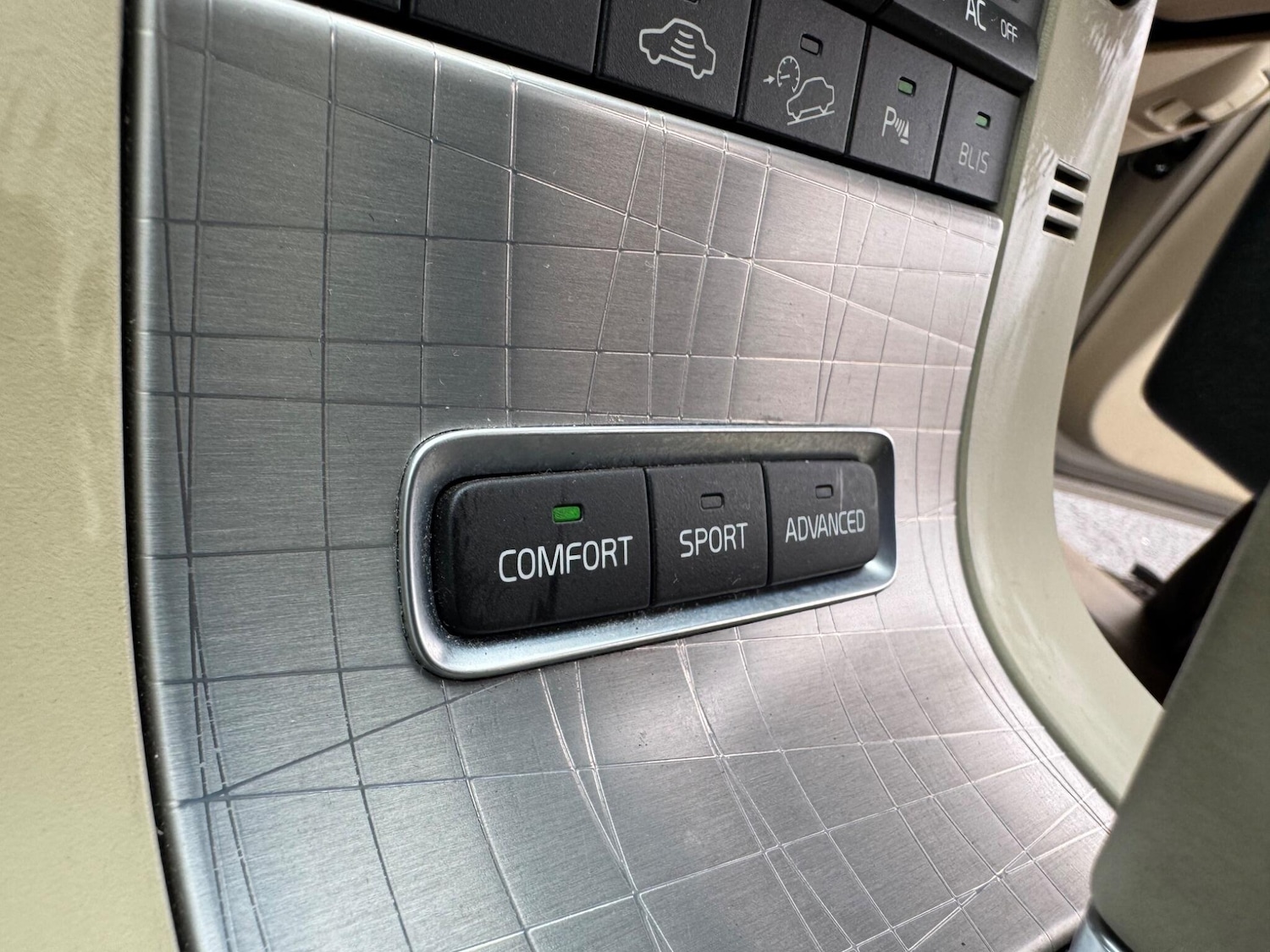 Used Volvo XC70 for sale - 77824191: Photo 57