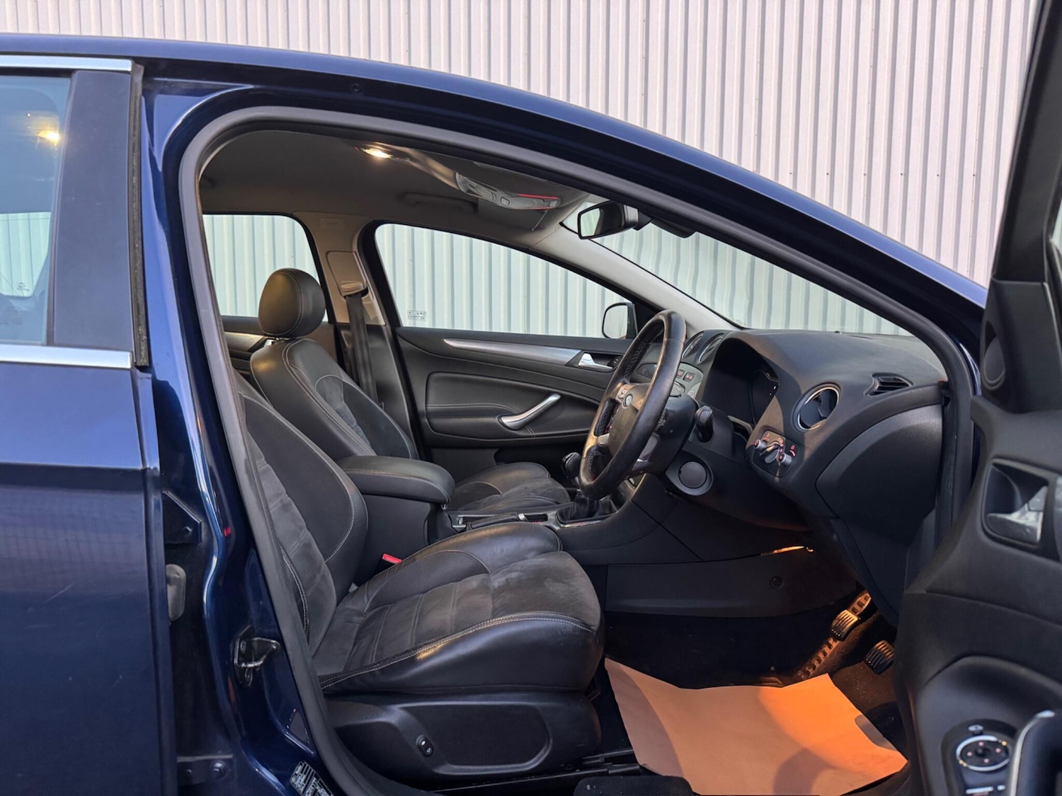 Used Ford Mondeo 2011 for sale - 77205077: Photo 19