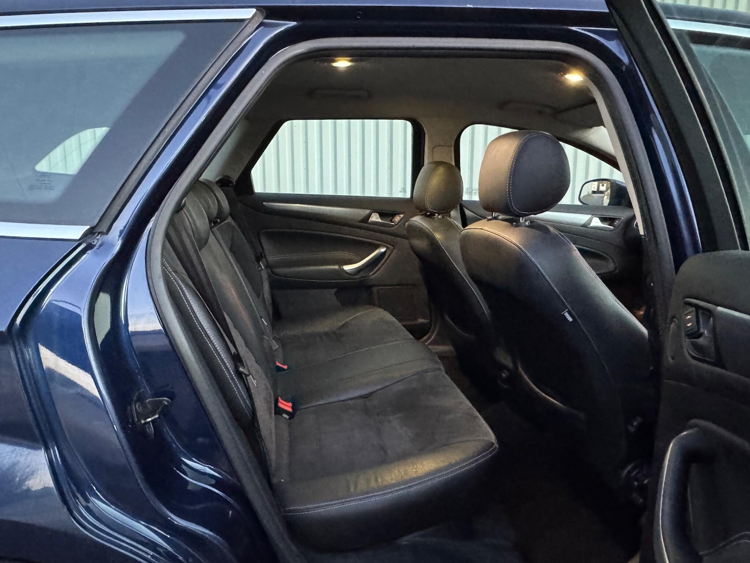 Used Ford Mondeo 2011 for sale - 77205077: Photo 25