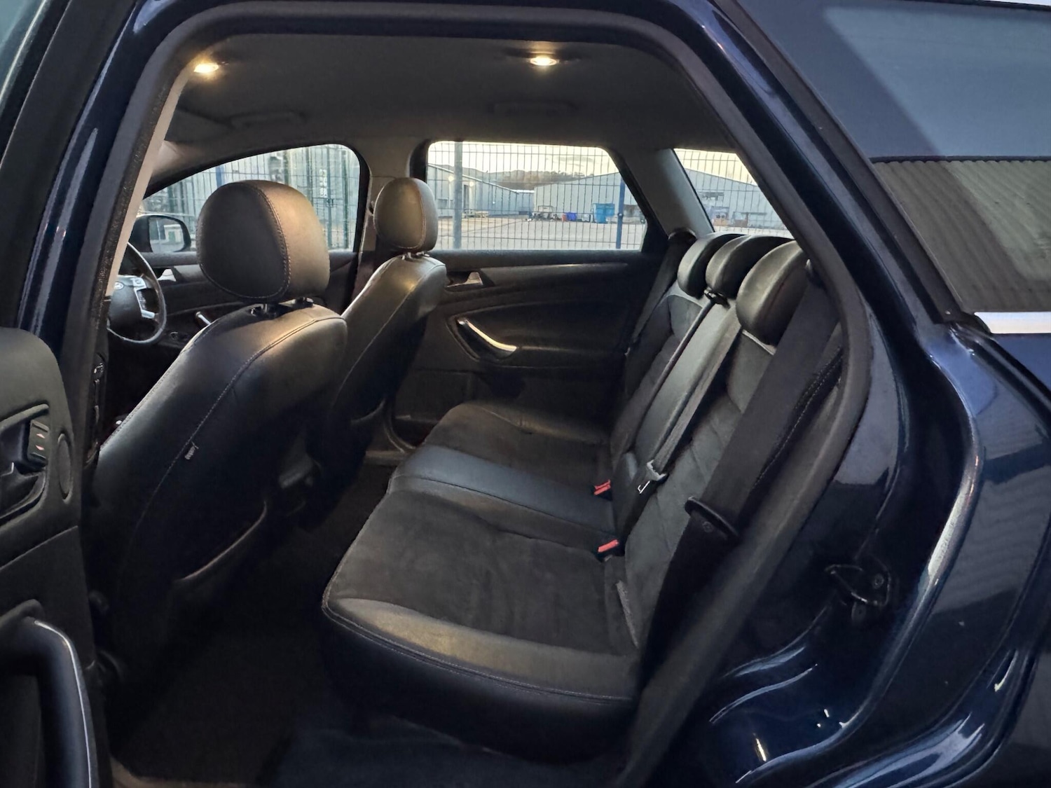 Used Ford Mondeo 2011 for sale - 77205077: Photo 31