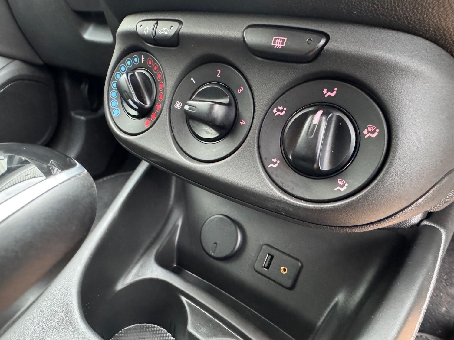 Used Vauxhall Corsa for sale - 77598785: Photo 25