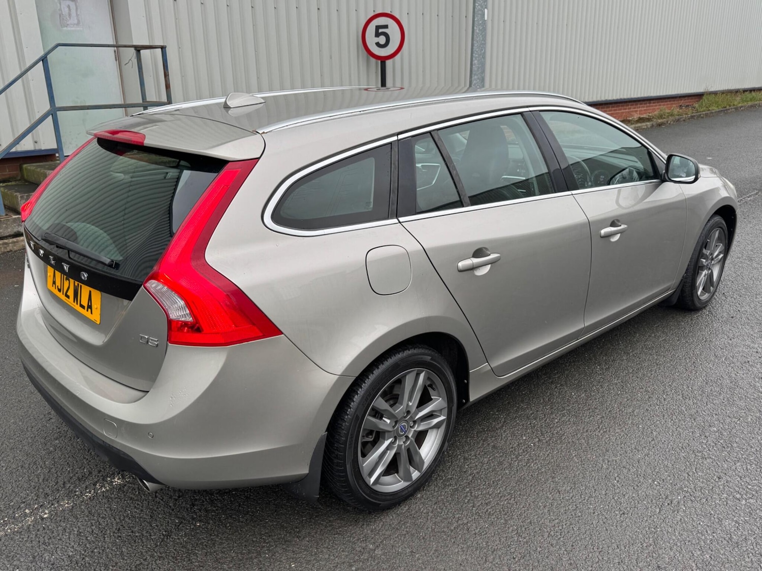 Used Volvo V60 2012 for sale - 78171045: Photo 12