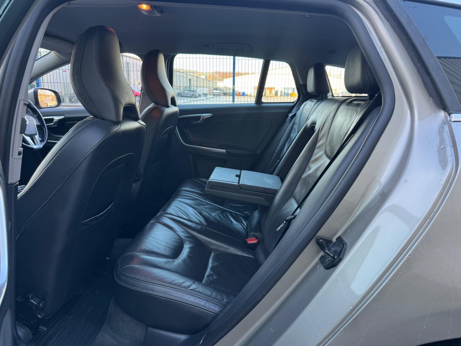 Used Volvo V60 2012 for sale - 78171045: Photo 32