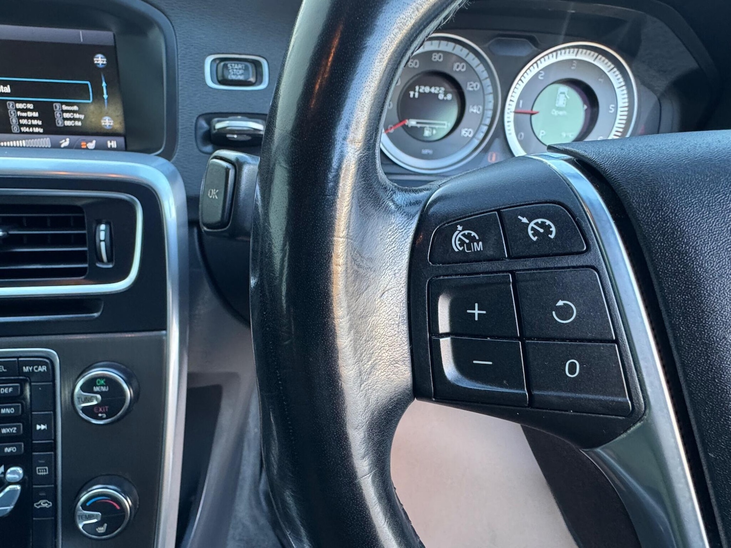 Used Volvo V60 2012 for sale - 78171045: Photo 36