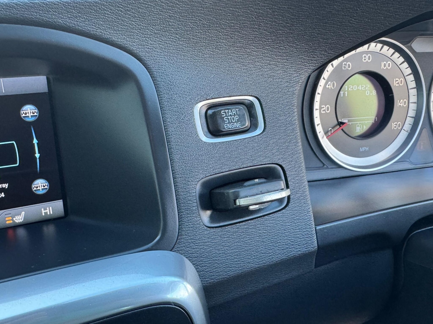 Used Volvo V60 2012 for sale - 78171045: Photo 37