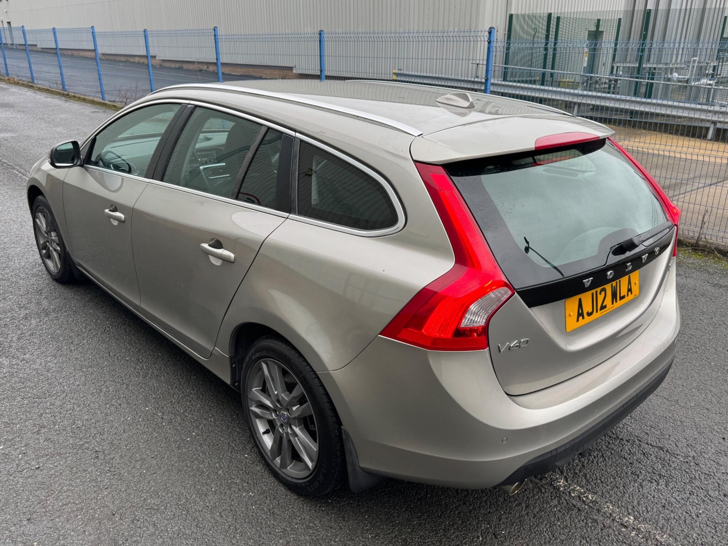 Used Volvo V60 2012 for sale - 78171045: Photo 8