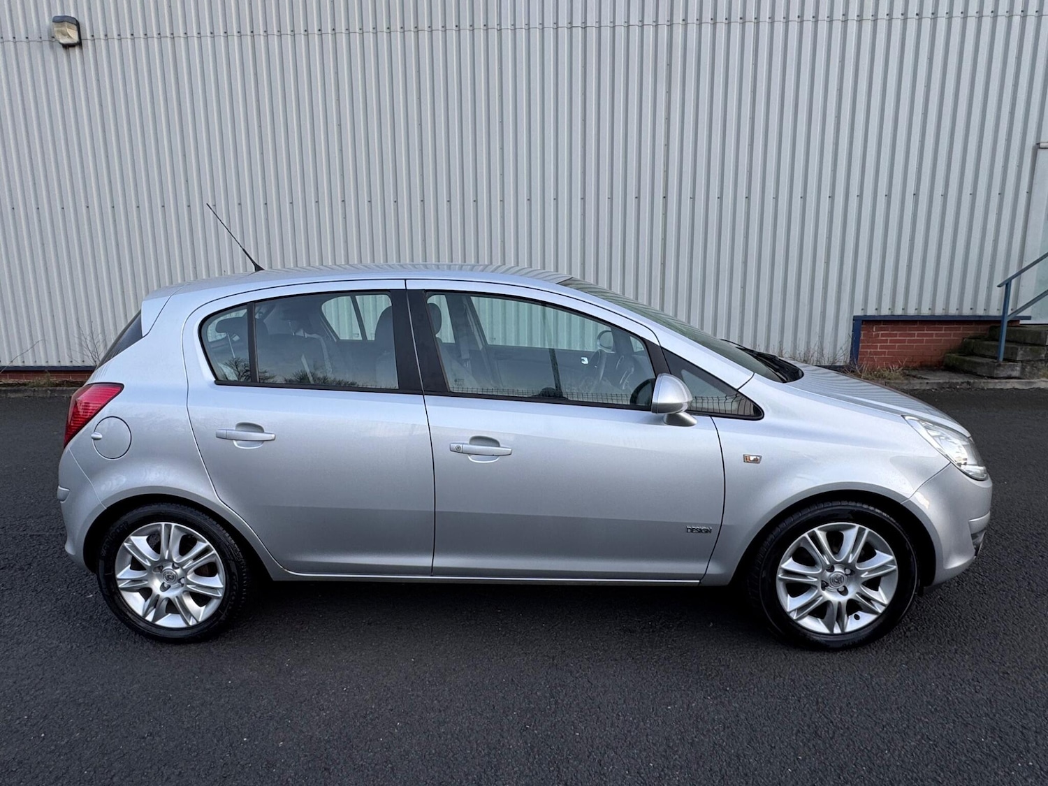 Used Vauxhall Corsa 2009 for sale - 77205099: Photo 2