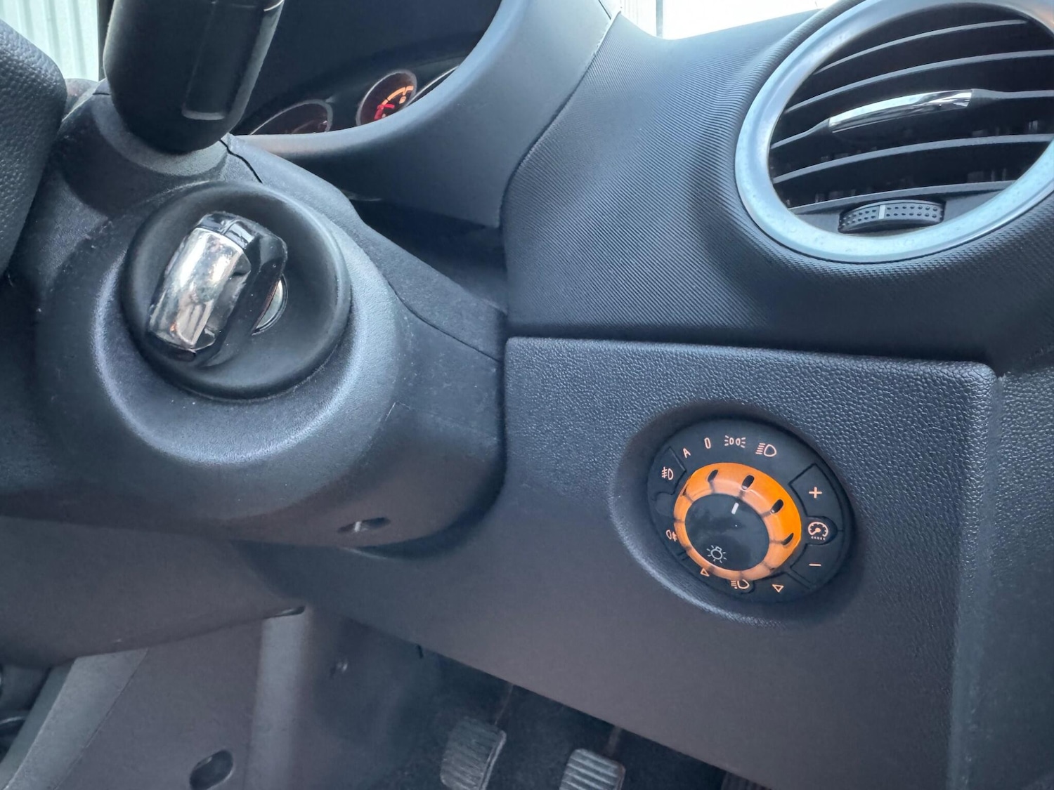 Used Vauxhall Corsa 2009 for sale - 77205099: Photo 38