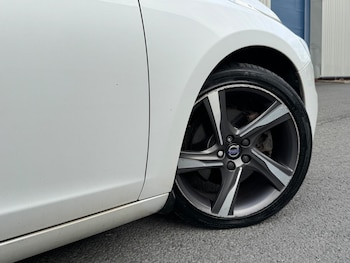 Used Volvo V60 2015 for sale - 78830476: Photo