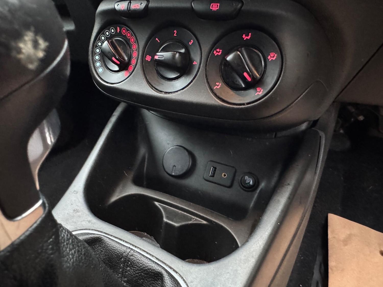 Used Vauxhall Corsa 2015 for sale - 77205084: Photo 22