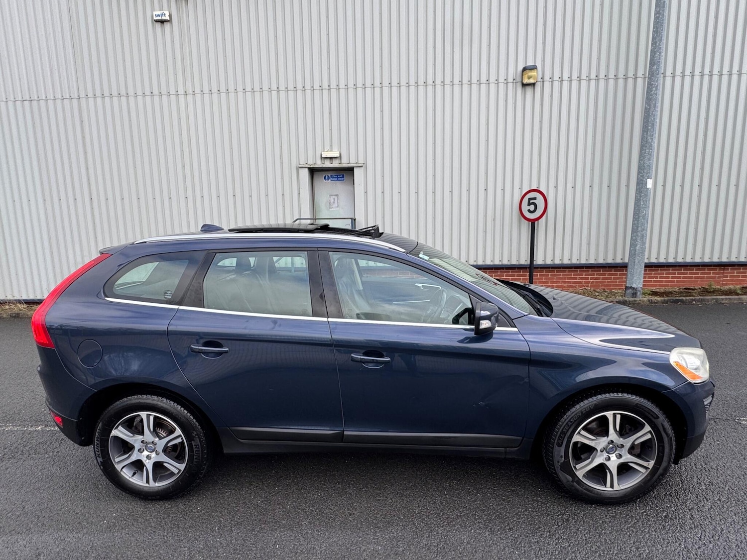 Used Volvo XC60 2013 for sale - 77395681: Photo 5
