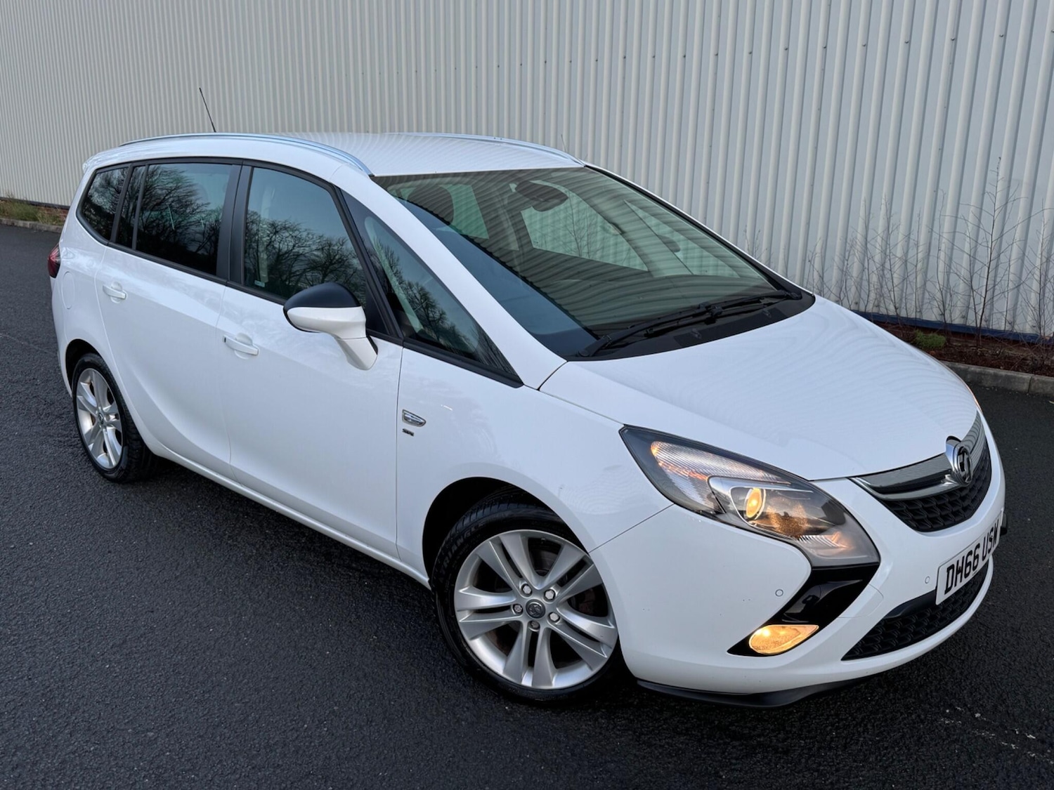 Used Vauxhall Zafira 2017 for sale - 77205087: Photo 1