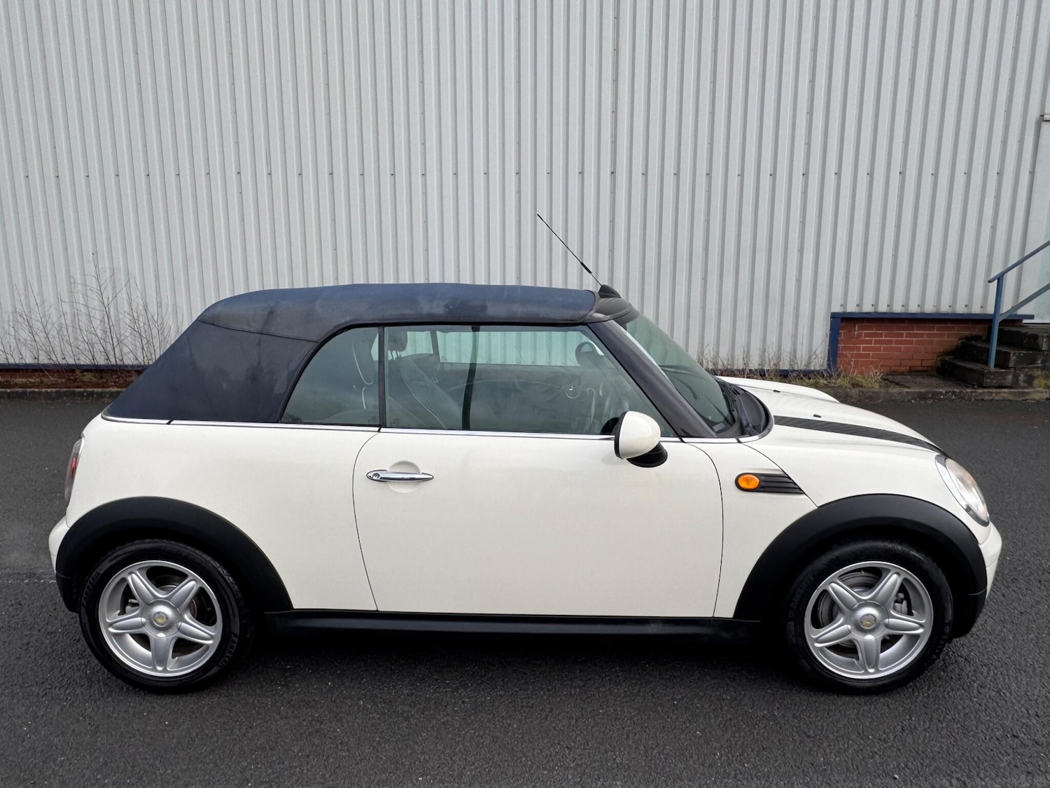 Used MINI Convertible 2009 for sale - 77400803: Photo 13
