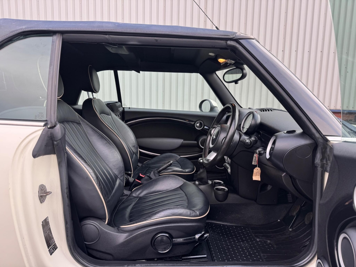 Used MINI Convertible 2009 for sale - 77400803: Photo 18