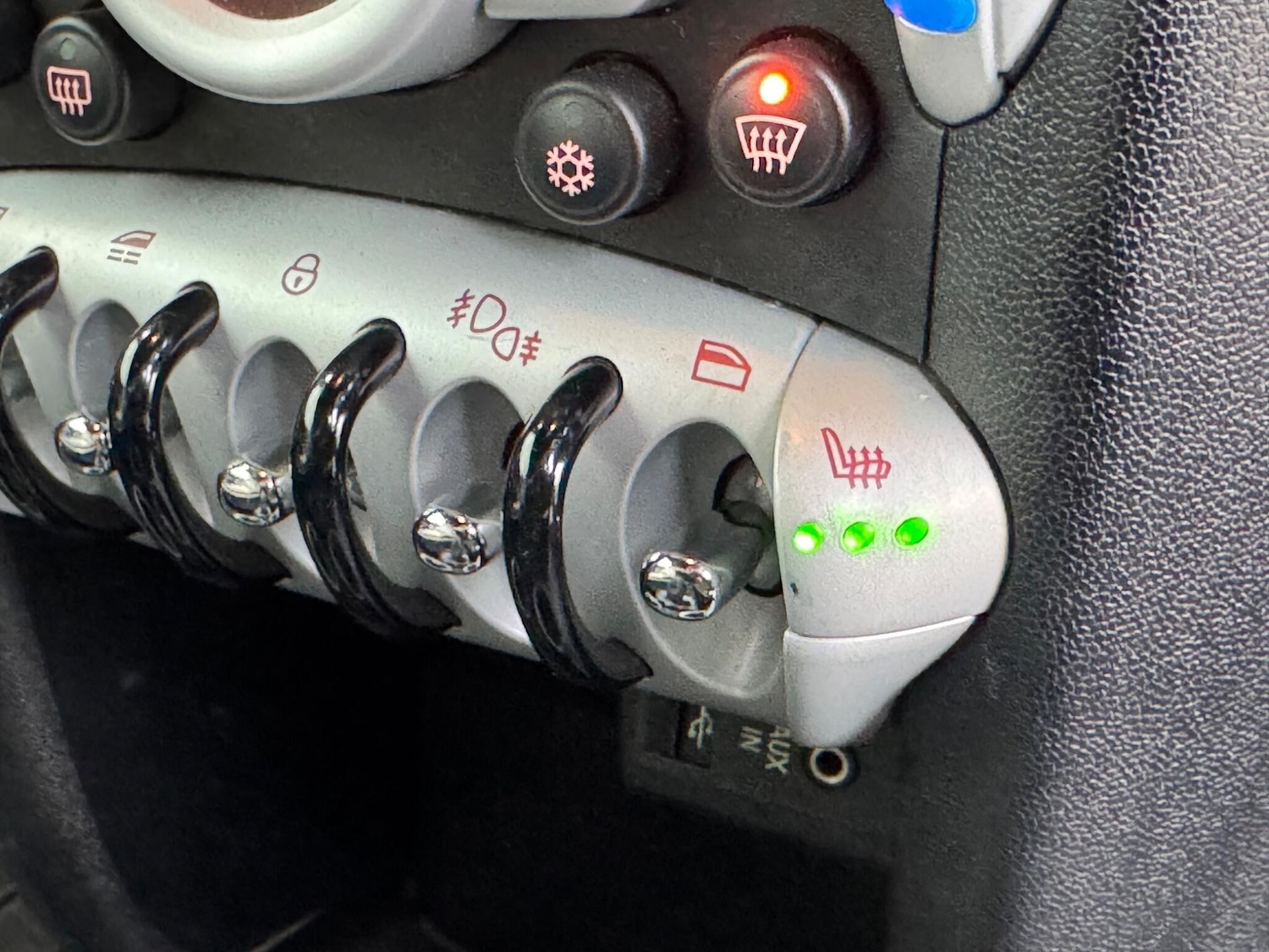 Used MINI Convertible 2009 for sale - 77400803: Photo 22