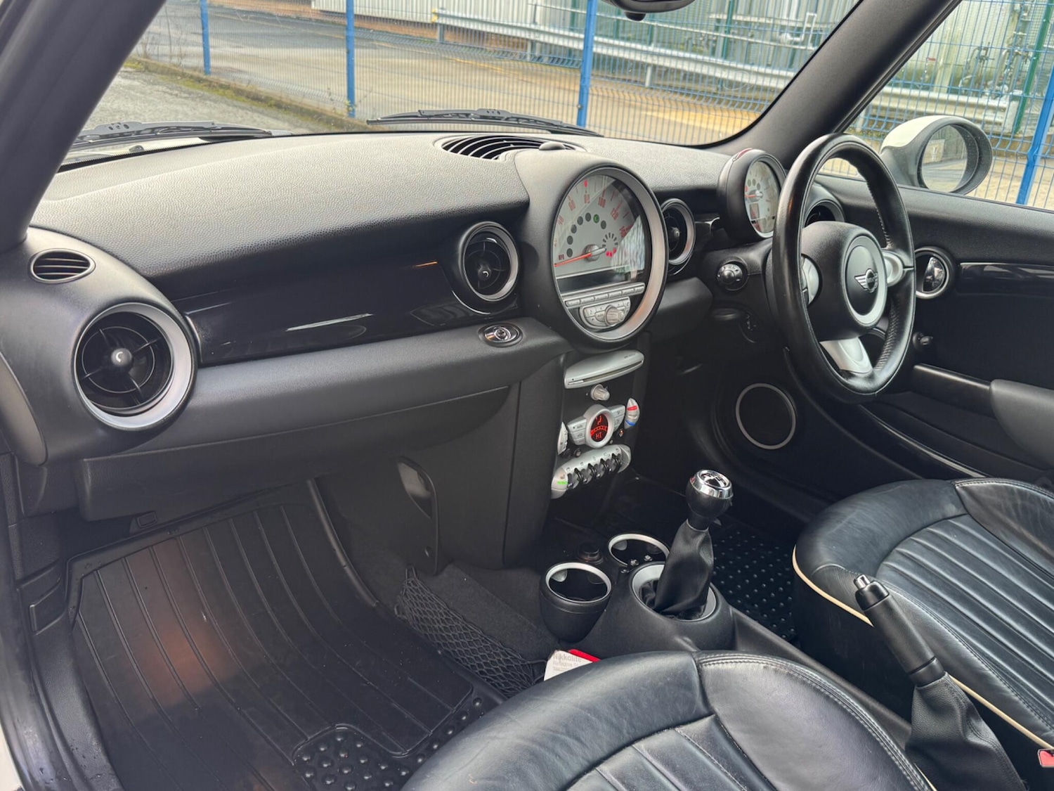 Used MINI Convertible 2009 for sale - 77400803: Photo 26