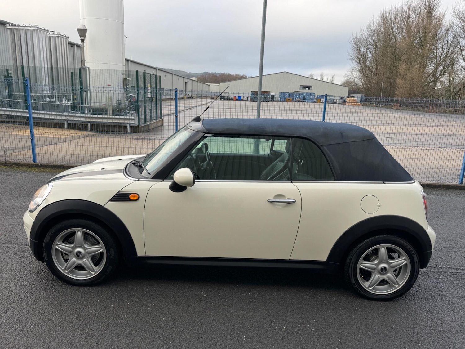 Used MINI Convertible 2009 for sale - 77400803: Photo 8