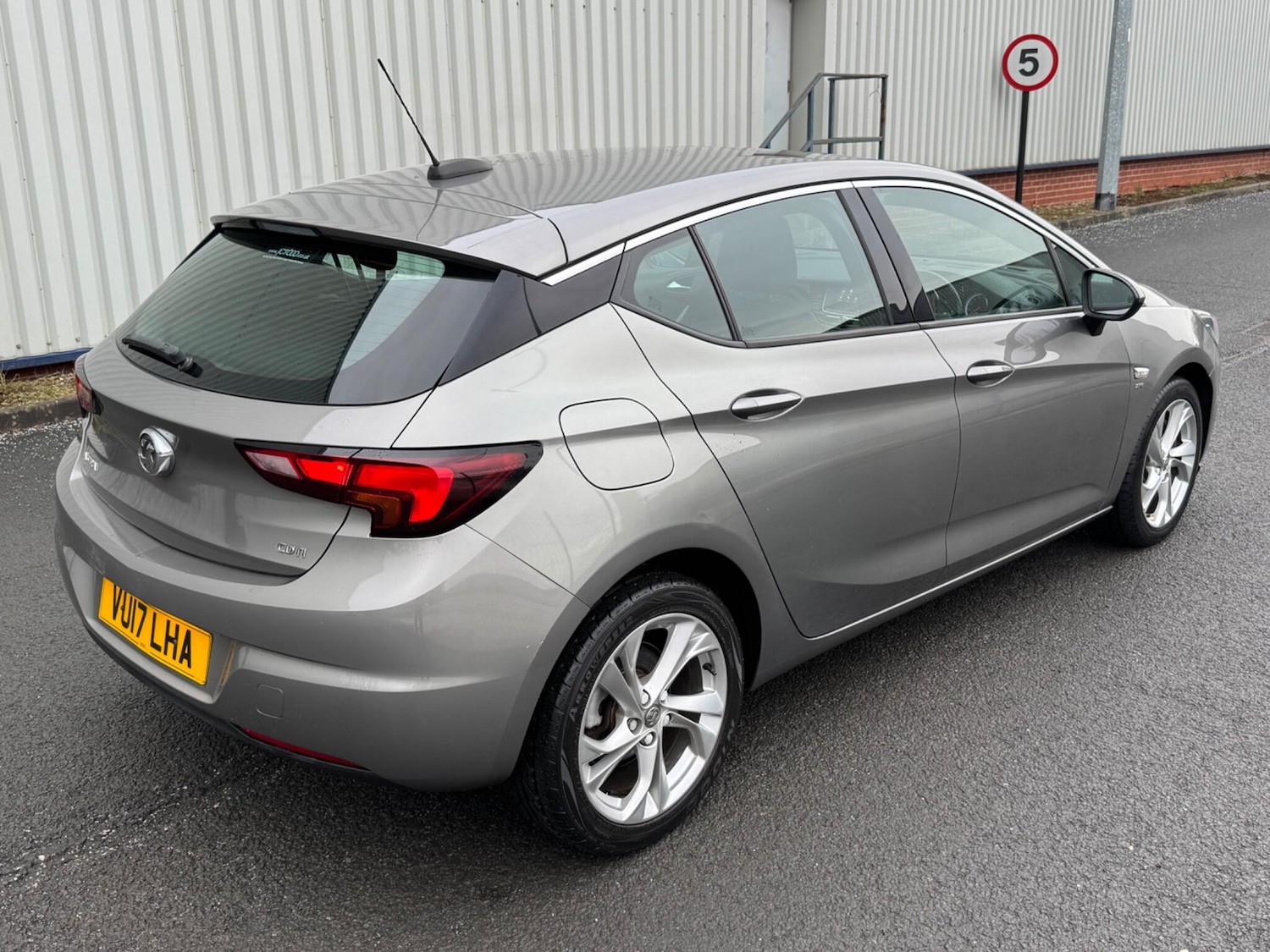 Used Vauxhall Astra 2017 for sale - 77205083: Photo 12