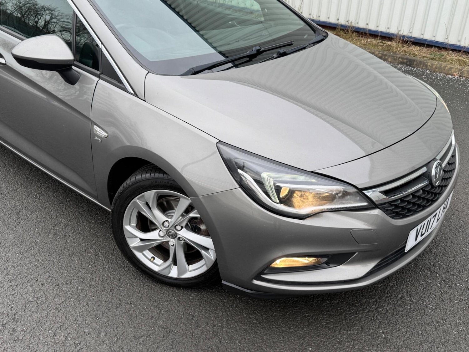 Used Vauxhall Astra 2017 for sale - 77205083: Photo 2