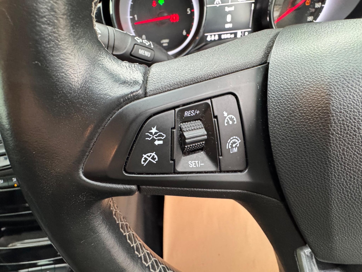 Used Vauxhall Astra 2017 for sale - 77205083: Photo 34