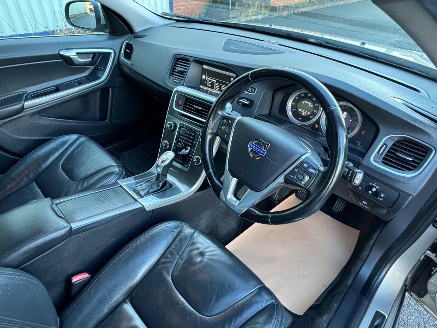 Used Volvo V60 2012 for sale - 77411369: Photo 15