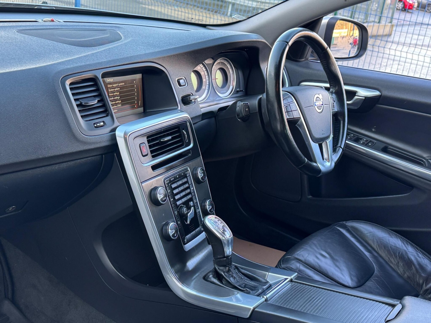 Used Volvo V60 2012 for sale - 77411369: Photo 18