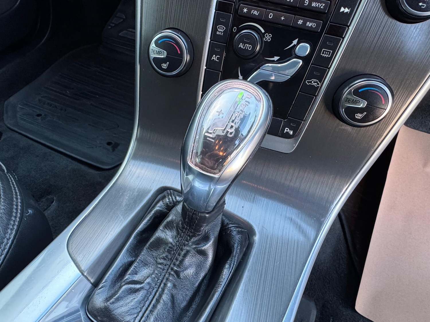 Used Volvo V60 2012 for sale - 77411369: Photo 33