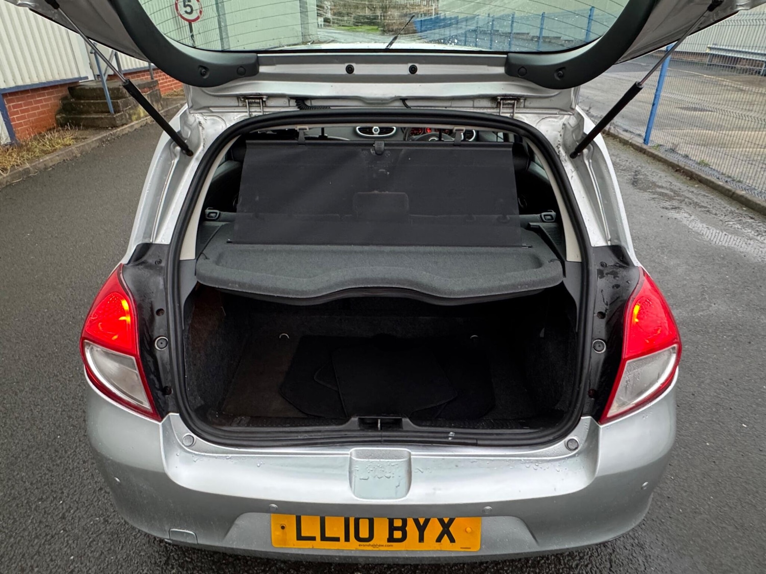 Used Renault Clio 2010 for sale - 77205094: Photo 14