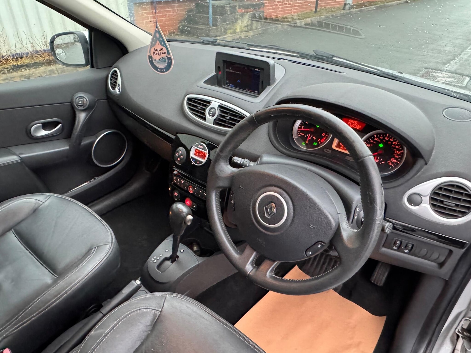 Used Renault Clio 2010 for sale - 77205094: Photo 17