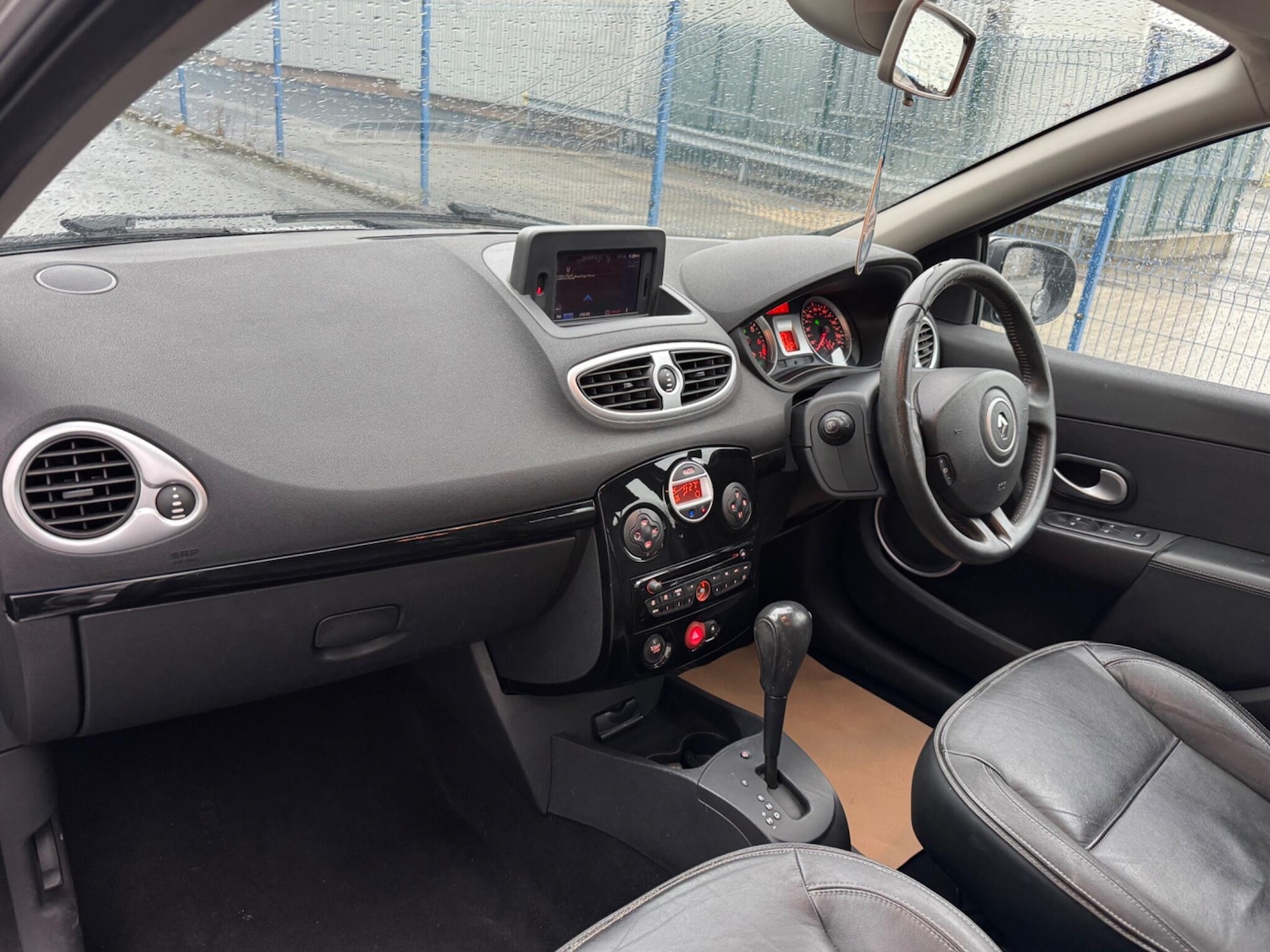 Used Renault Clio 2010 for sale - 77205094: Photo 19